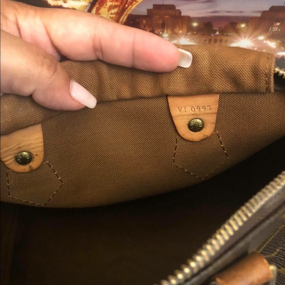 ❌❌ SOLD ❌❌ Authentic LV Speedy 25 - Picture 3 of 8